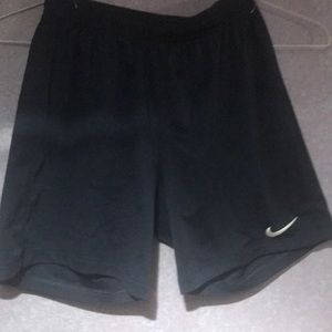 Black nike shorts